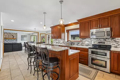 10468 S George Dr, Oak Creek, WI 53154 - Photo 8