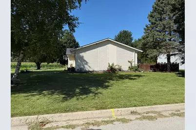531  Susie St, Delavan, WI 53115 - Photo 14