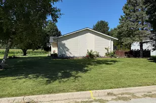531 Susie St, Delavan, WI 53115 - Photo 14