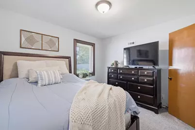 4809 W Loomis Rd, Greenfield, WI 53220 - Photo 14