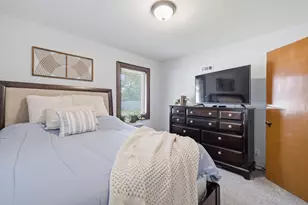 4809 W Loomis Rd, Greenfield, WI 53220 - Photo 14