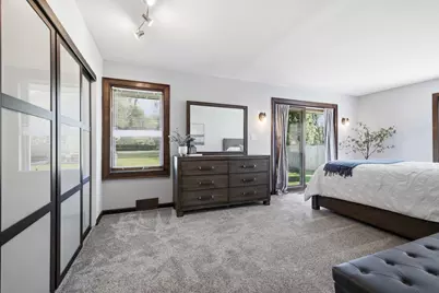 4809 W Loomis Rd, Greenfield, WI 53220 - Photo 10