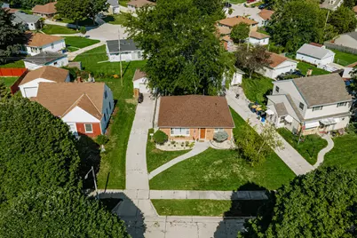 2637 S 86th St, West Allis, WI 53227 - Photo 4