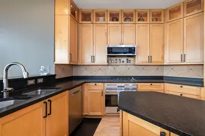 1325 N Van Buren St #601, Milwaukee, WI 53202 - Photo 10