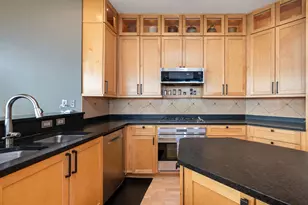 1325 N Van Buren St, Milwaukee, WI 53202 - Photo 10