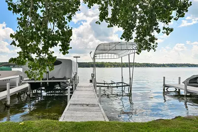 2307  Cedar Point Dr, Delavan, WI 53115 - Photo 4
