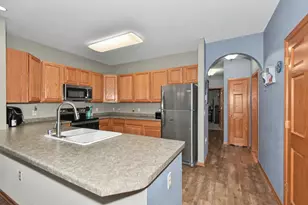 W173N5537 Ravenwood Dr, Menomonee Falls, WI 53051 - Photo 12