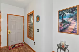 W173N5537 Ravenwood Dr, Menomonee Falls, WI 53051 - Photo 6