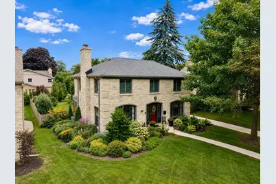 7822 W Wisconsin Ave, Wauwatosa, WI 53213 - Photo 2