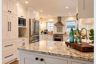 7822 W Wisconsin Ave, Wauwatosa, WI 53213 - Photo 20