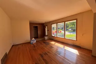 5800 Lakeview Dr, Greendale, WI 53129 - Photo 6