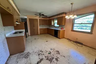 5800 Lakeview Dr, Greendale, WI 53129 - Photo 2