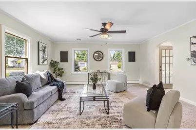 318 E Gauer Cir, Milwaukee, WI 53207 - Photo 8