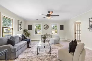 318 E Gauer Cir, Milwaukee, WI 53207 - Photo 8