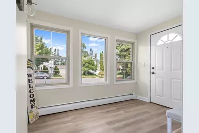 318 E Gauer Cir, Milwaukee, WI 53207 - Photo 6