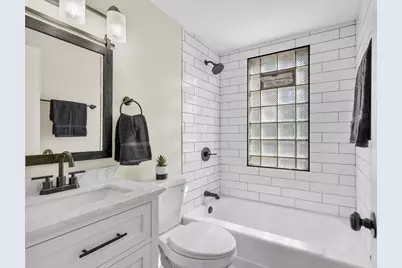 318 E Gauer Cir, Milwaukee, WI 53207 - Photo 12