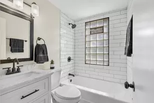 318 E Gauer Cir, Milwaukee, WI 53207 - Photo 12