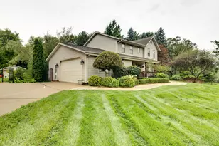 W264N6615 Hillview Dr, Lisbon, WI 53089 - Photo 8