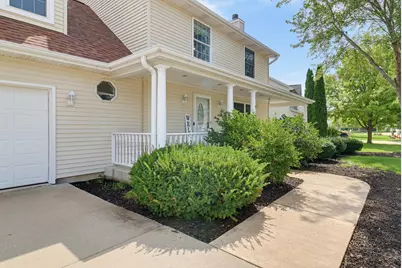 10348 S Robin Ln, Oak Creek, WI 53154 - Photo 4