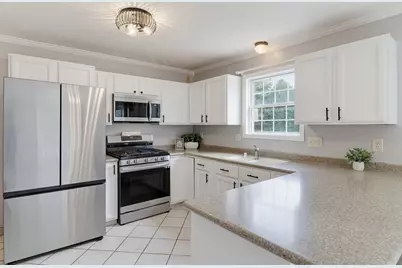 10348 S Robin Ln, Oak Creek, WI 53154 - Photo 14