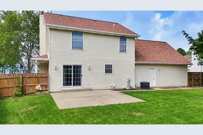 10348 S Robin Ln, Oak Creek, WI 53154 - Photo 8