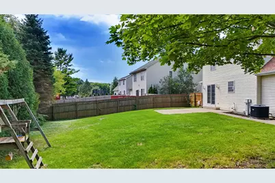 10348 S Robin Ln, Oak Creek, WI 53154 - Photo 6