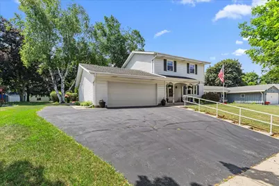 1713  Howlett Ln, Waukesha, WI 53186 - Photo 6