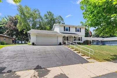 1713  Howlett Ln, Waukesha, WI 53186 - Photo 4