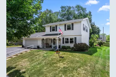 1713  Howlett Ln, Waukesha, WI 53186 - Photo 2