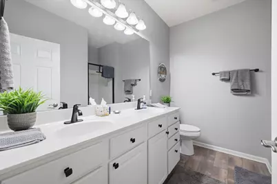 958  Autumn Ridge Ln, Hartford, WI 53027 - Photo 14
