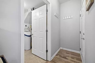 958  Autumn Ridge Ln, Hartford, WI 53027 - Photo 8