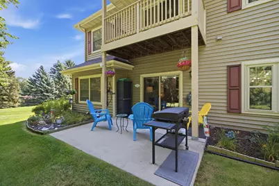958  Autumn Ridge Ln, Hartford, WI 53027 - Photo 4