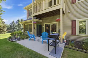 958 Autumn Ridge Ln, Hartford, WI 53027 - Photo 4