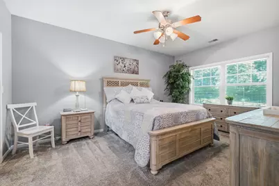 958  Autumn Ridge Ln, Hartford, WI 53027 - Photo 10