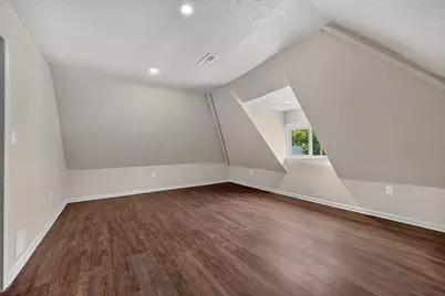 2423  Cleveland Pl, South Milwaukee, WI 53172 - Photo 16