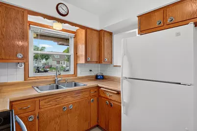 1252 S 40th St, West Milwaukee, WI 53215 - Photo 8