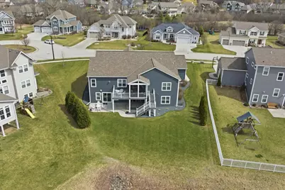 W136N6171  Weyer Farm Dr, Menomonee Falls, WI 53051 - Photo 44