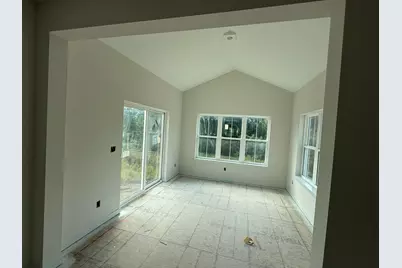 9744 N Migratory Ct, Mequon, WI 53092 - Photo 8