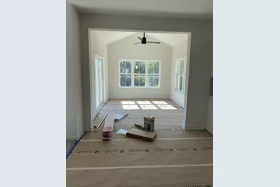 9744 N Migratory Ct, Mequon, WI 53092 - Photo 8