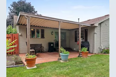 3177  Bellfield Dr, Oshkosh, WI 54904 - Photo 4