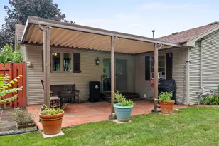 3177 Bellfield Dr, Oshkosh, WI 54904 - Photo 4