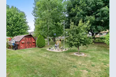 3177  Bellfield Dr, Oshkosh, WI 54904 - Photo 8