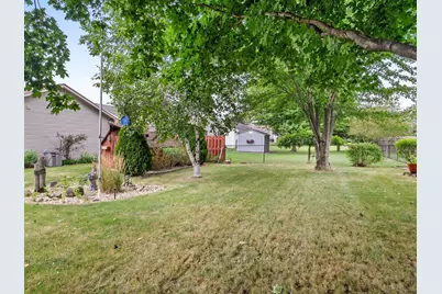 3177  Bellfield Dr, Oshkosh, WI 54904 - Photo 10