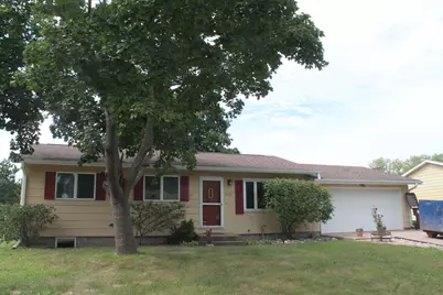 633  12th Ave, Onalaska, WI 54650 - Photo 1