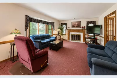 12231 W White Oak Dr, Greenfield, WI 53228 - Photo 10