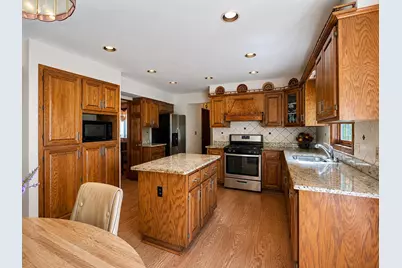 12231 W White Oak Dr, Greenfield, WI 53228 - Photo 14