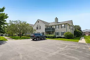 N25W24069 River Park Dr, Pewaukee, WI 53072 - Photo 4