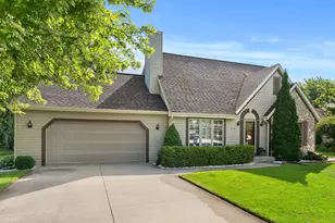 N6193 Woodland Meadows Dr, Sheboygan, WI 53083 - Photo 2