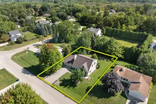 N6193 Woodland Meadows Dr, Sheboygan, WI 53083 - Photo 6
