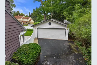7020 N Rockledge Ave, Glendale, WI 53209 - Photo 46